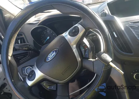 2013 Ford Escape S z USA, uszkodzony, nr VIN 1FMCU0F75DUD57254